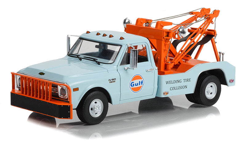 Greenlight Collectibles 13624 1:18 Gulf 1969 Chevy C-30 Dually