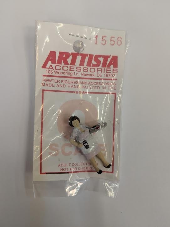 Arttista 1556 O Scale Large Waitress
