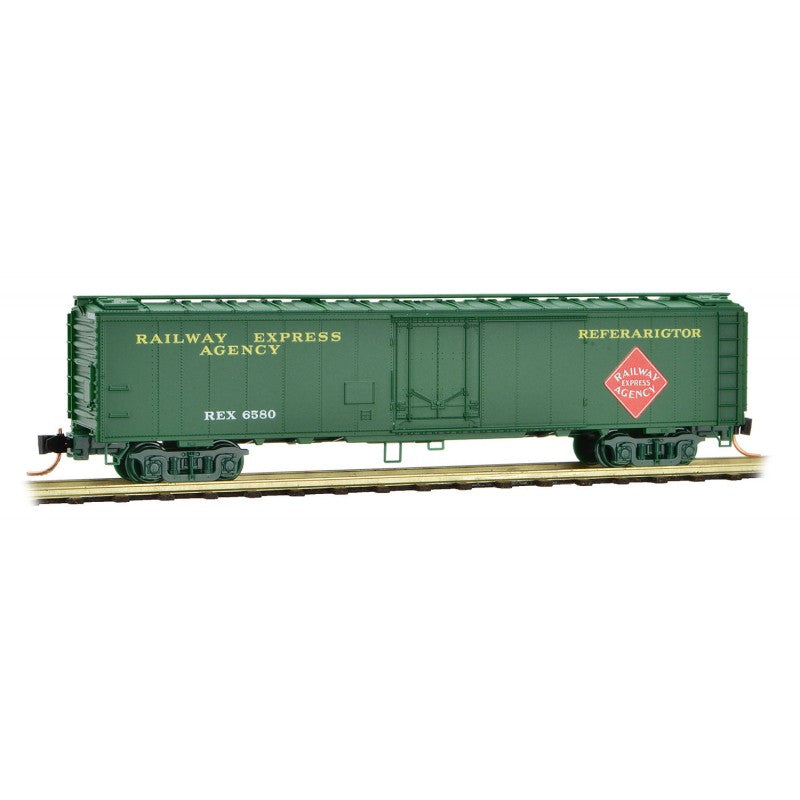 Micro-Trains 05200015 N REA 52' 2" Riveted Steel Plug Door Express Reefer #6580