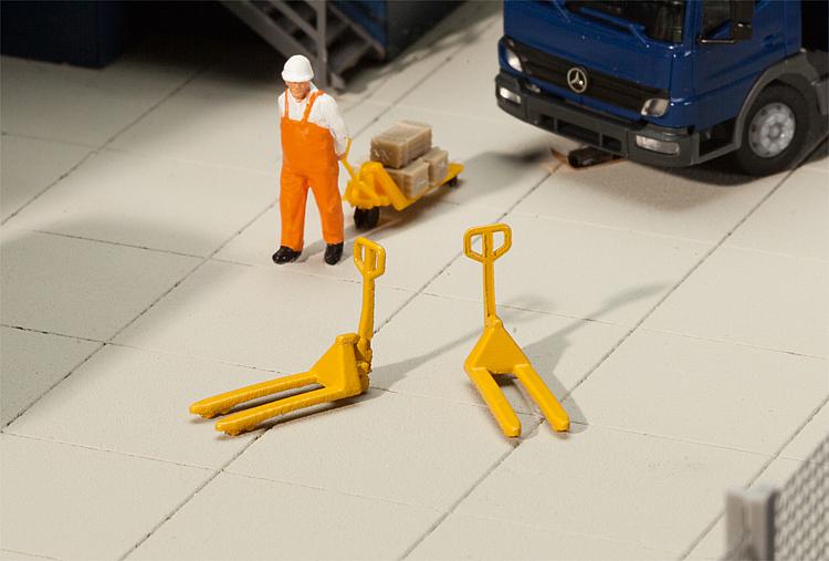 Faller 180915 HO Pallet Trucks Plastic Kit (Pack of 2)