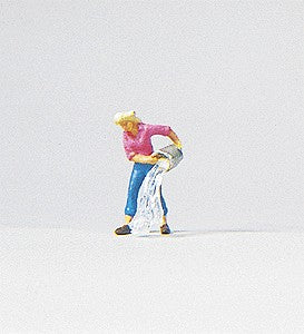 Preiser 28049 HO Cleaning The House Figure
