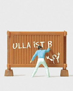 Preiser 28095 HO Graffiti Artist Spraying Fence Figure