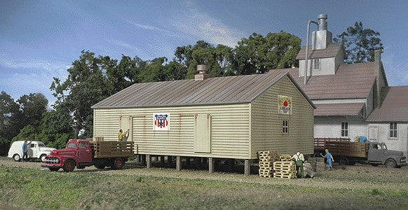 Walthers 933-3230 N Co-Op Storage Shed Building Kit