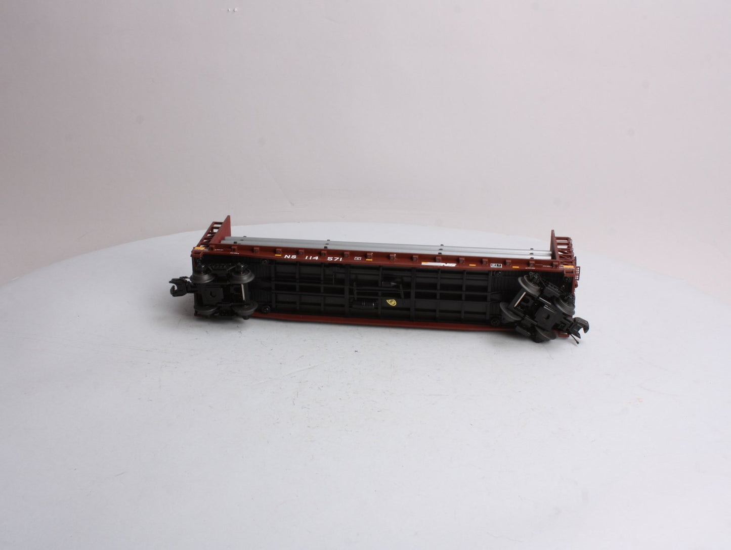 MTH 20-98666 Norfolk Southern Flat Car - w/Bulkheads & Pipe Load