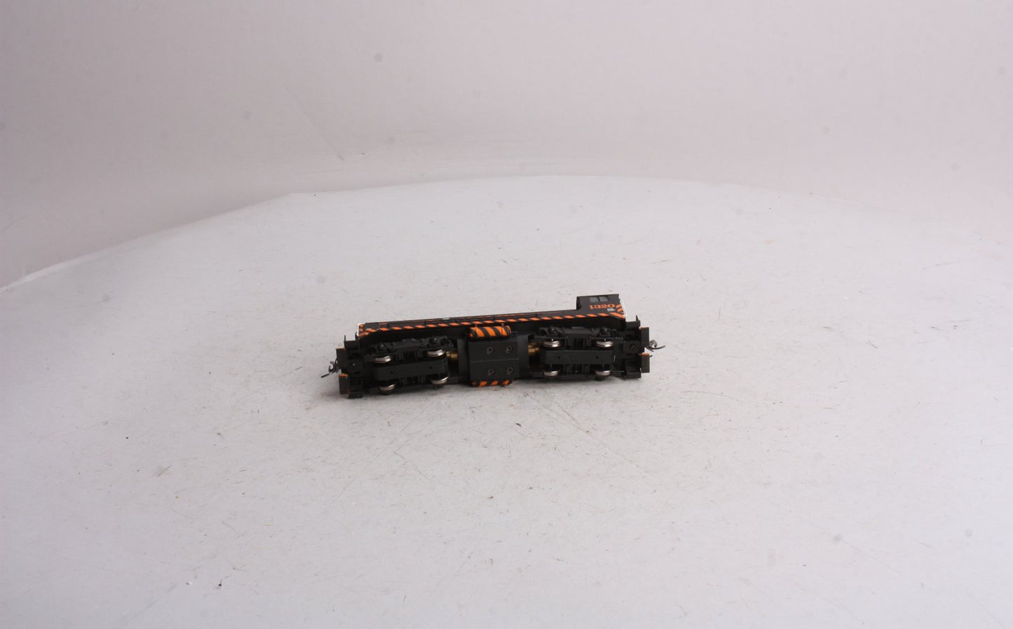Bowser 23347 HO VO-1000, SP #1320 with Poles