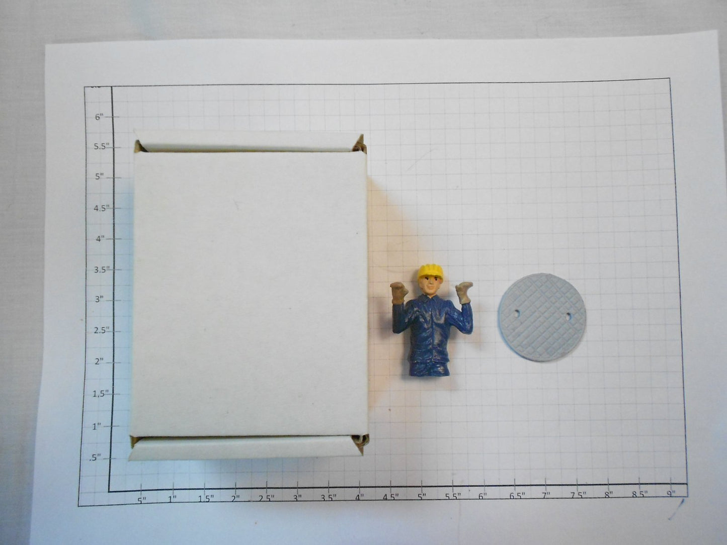 Taura Figures 13.11 White Metal Sewer Woker With Helmelt Figure
