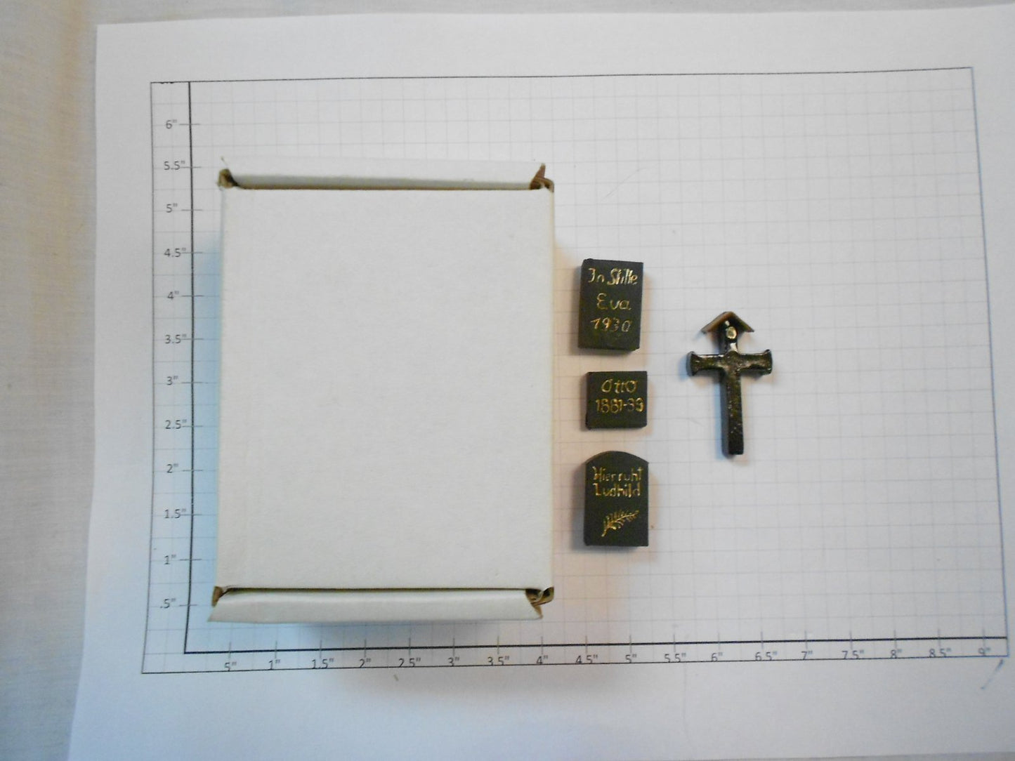 Taura Figures 13.15 White Metal Cemetery Tombstones And Cross Figure