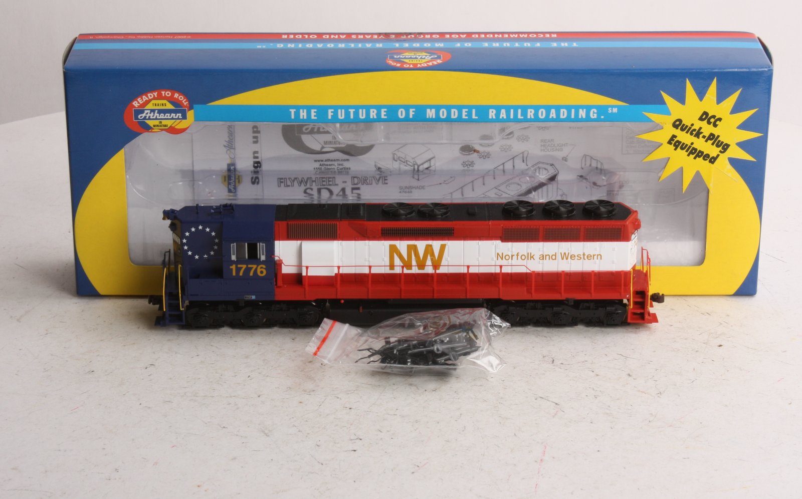 Athearn 95416 HO N&W/Bicentennial RTR SD45 Diesel Locomotive #1776