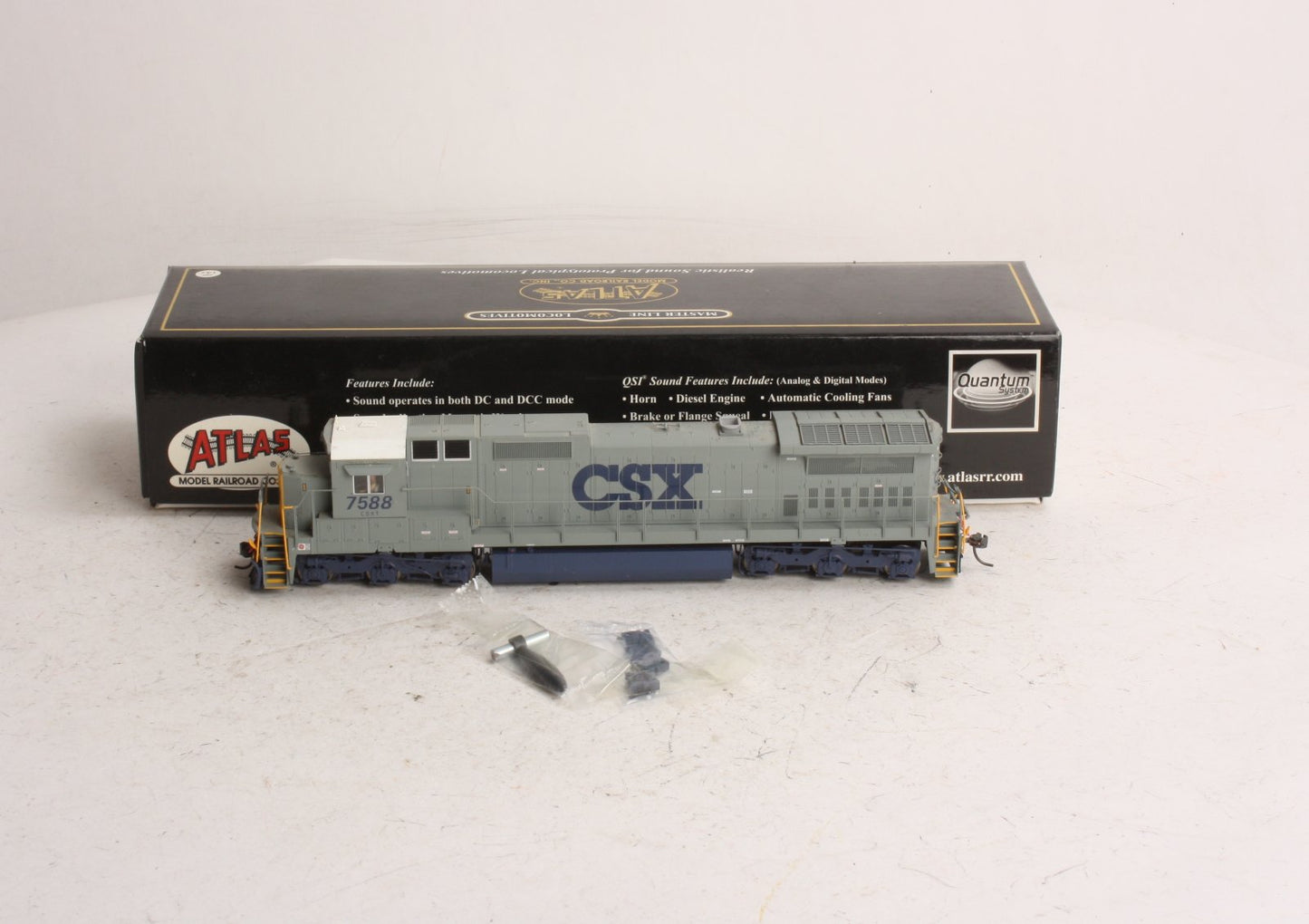 Atlas 10000765 HO RTR Dash 8-40C w/DCC & Sound, CSX/Stealth #7588