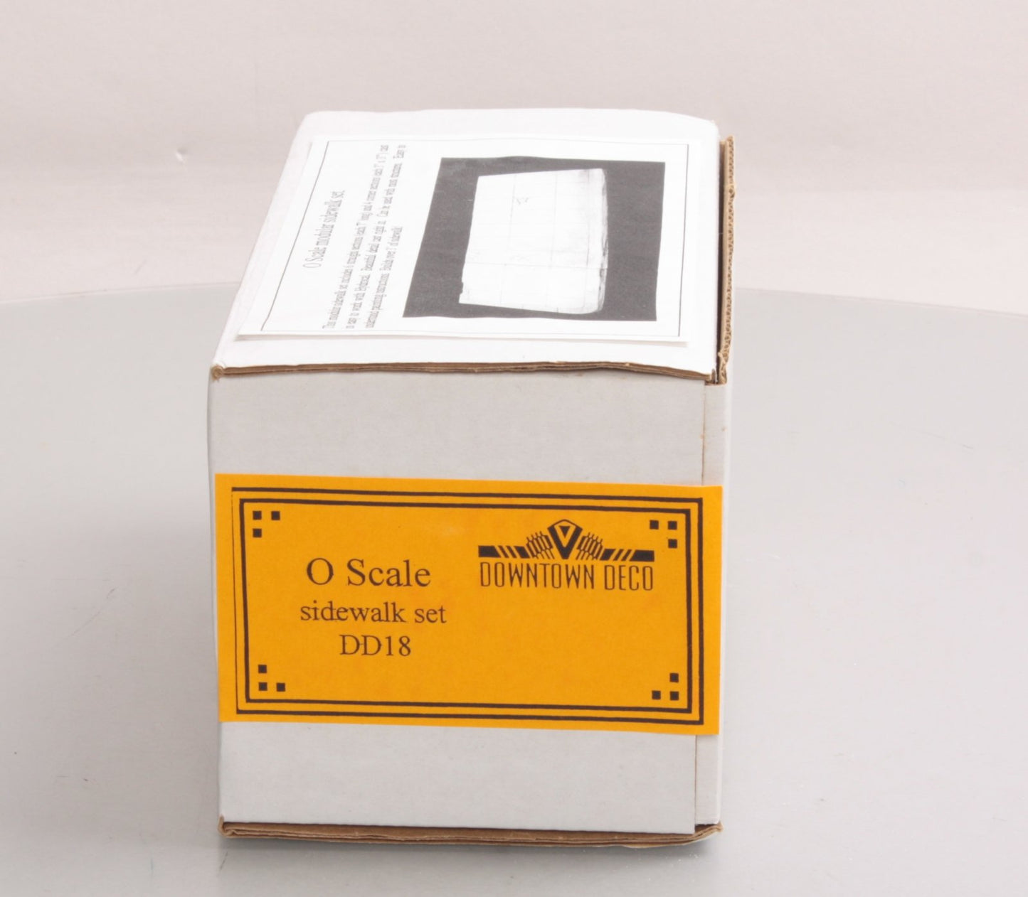 Downtown Deco DD18 O Scale Sidewalk Set