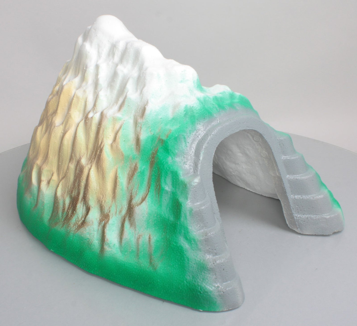 Life Like 1303 O Scale Curved Tunnel w/Lake