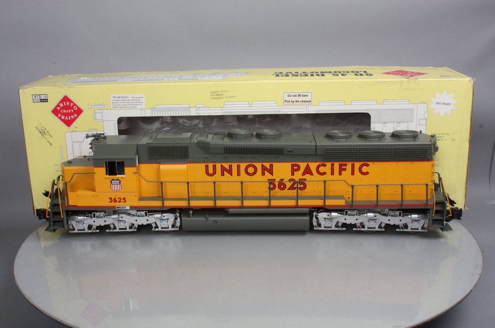 Aristo-Craft 22405 G Union Pacific SD-45 Diesel Locomotive – Trainz