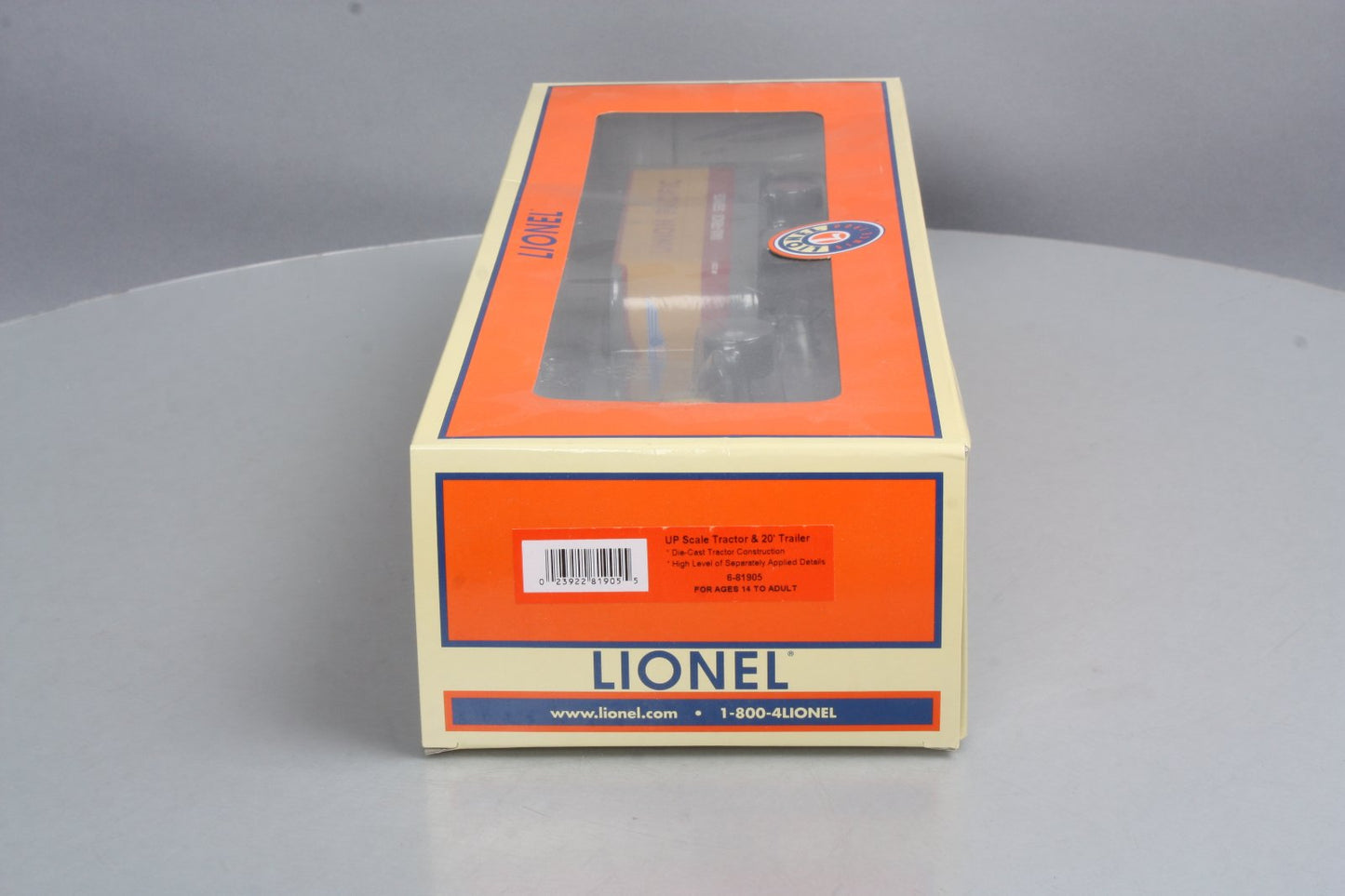 Lionel 6-81905 O Gauge Union Pacific Tractor & Piggyback Trailer