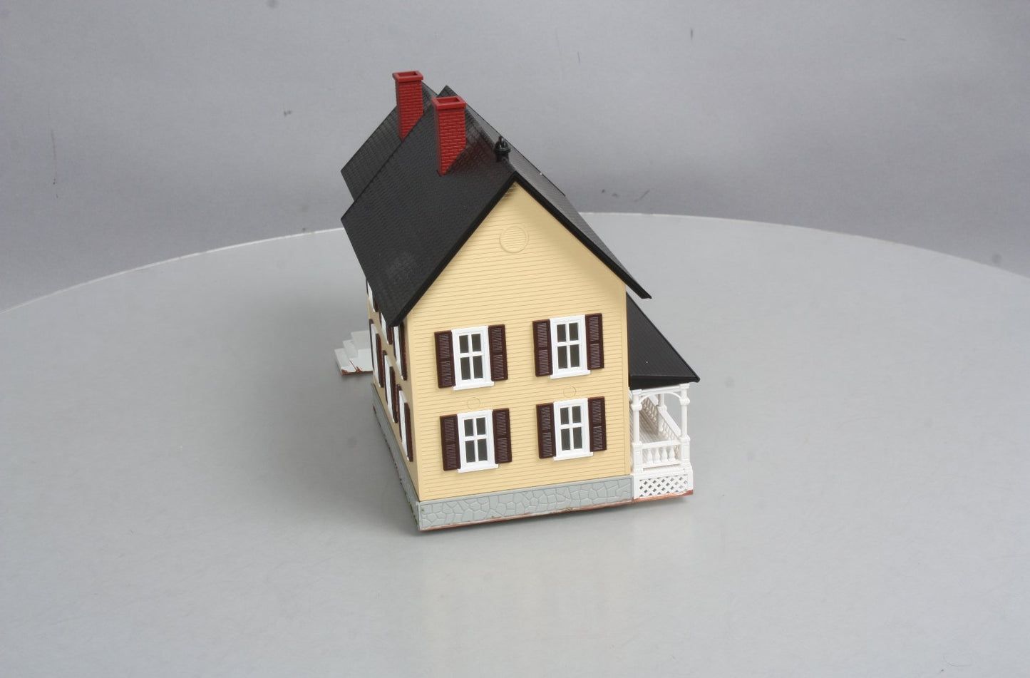 MTH 30-90186 O Country House #4 - Beige W/Red Shutters
