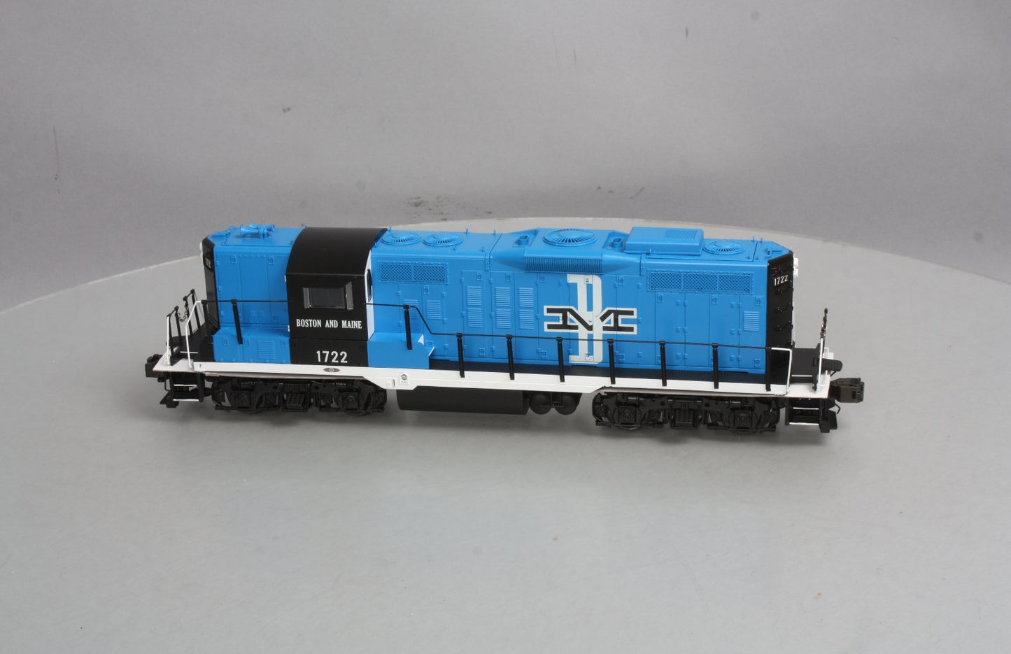 Lionel 6-38879 Boston & Maine Non-Powered GP9 Diesel Locomotive #1722