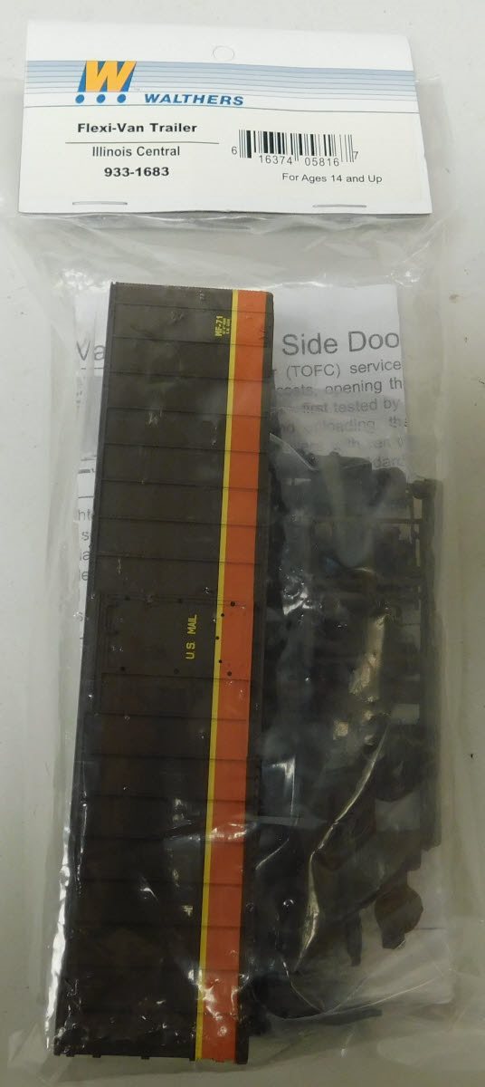 Walthers 933-1683 HO Illinois Central Side Door Flexi-Van Trailer Assembled