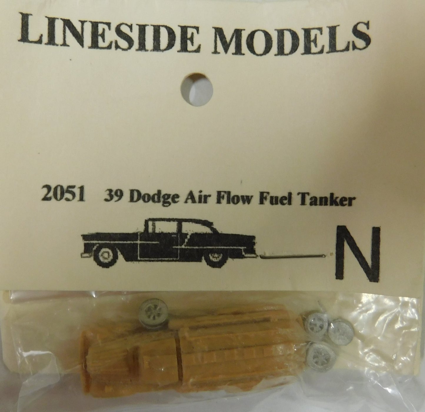 Lineside Models 2051 N 1939 Dodge Air Flow Fuel Tanker Truck Kit