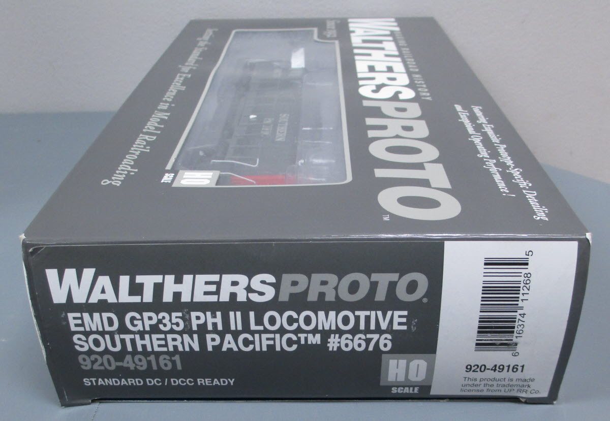 Walthers 920-49161 HO Powered Southern Pacific GP35 Ph2 DC #6676