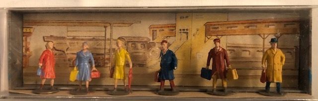 Merten 810 N Scale Men and Women Traveler Figures (Set of 6)