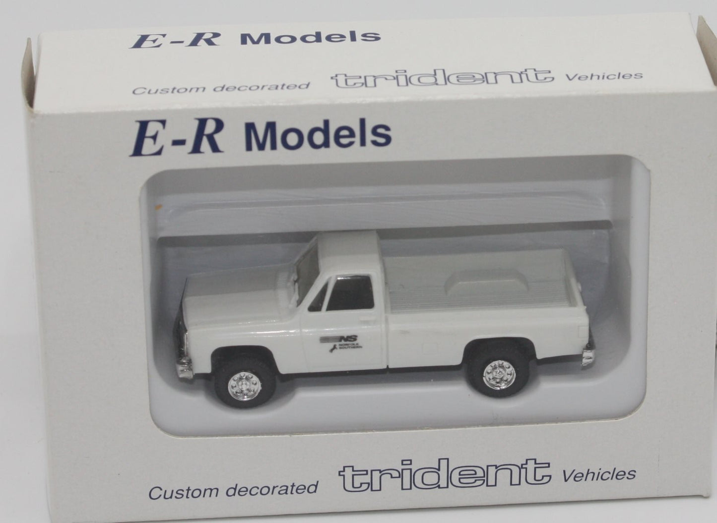 E-R Models 040-90405 HO Amtrak Van