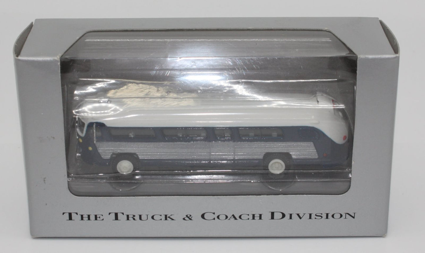 American Precision Models 39013 HO Scale Blue & White Passenger Bus