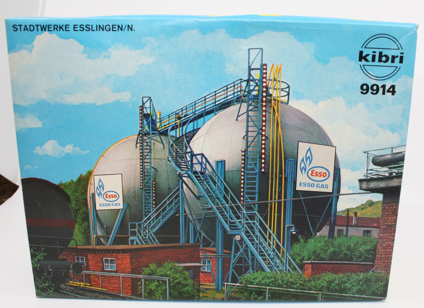 Kibri B-9914 HO ESSO Gas Plant Kit