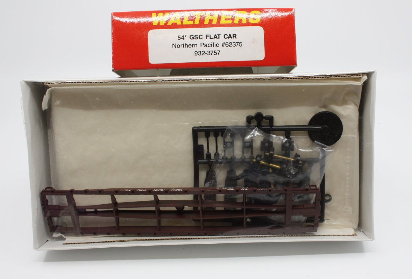Walthers 932-3757 HO 54' GSC Flat Car Northern Pacific