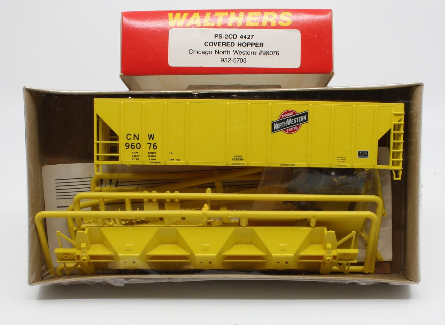 Walthers 932-5703 HO Chicago North Western PS-2CD 4427 Covered Hopper #96076 Kit