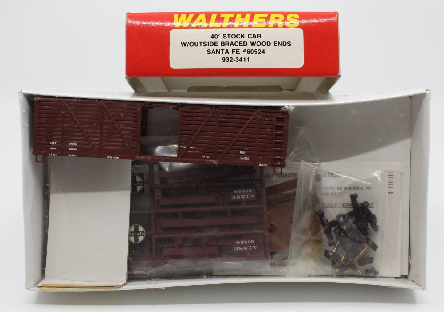 Walthers 932-3411 HO 40' Stock Car with Outside Braced Wood Ends Santa Fe Kit