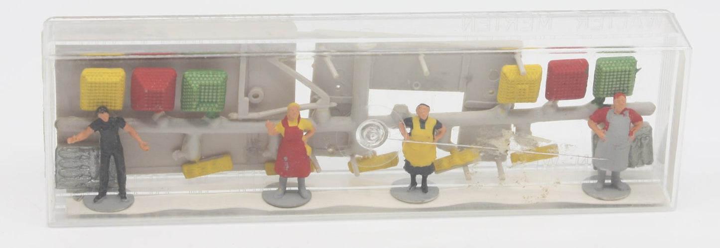 Merten 2458 HO Marketstand (Set of 4)