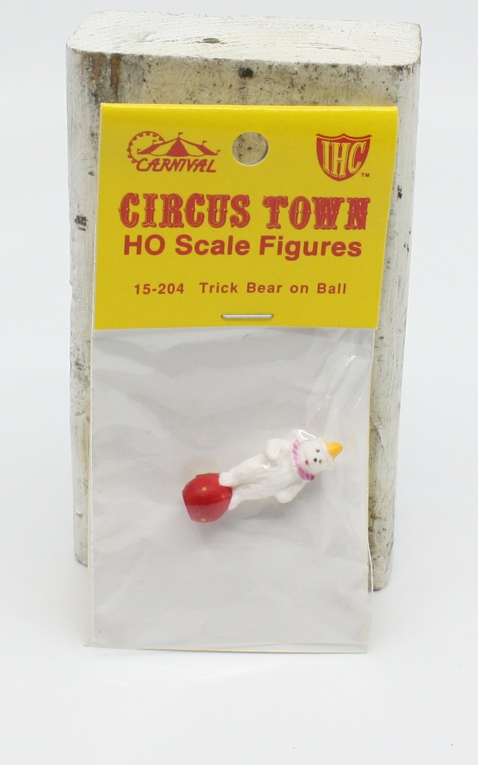 IHC 15-204 HO Circus Town Trick Bear on Ball