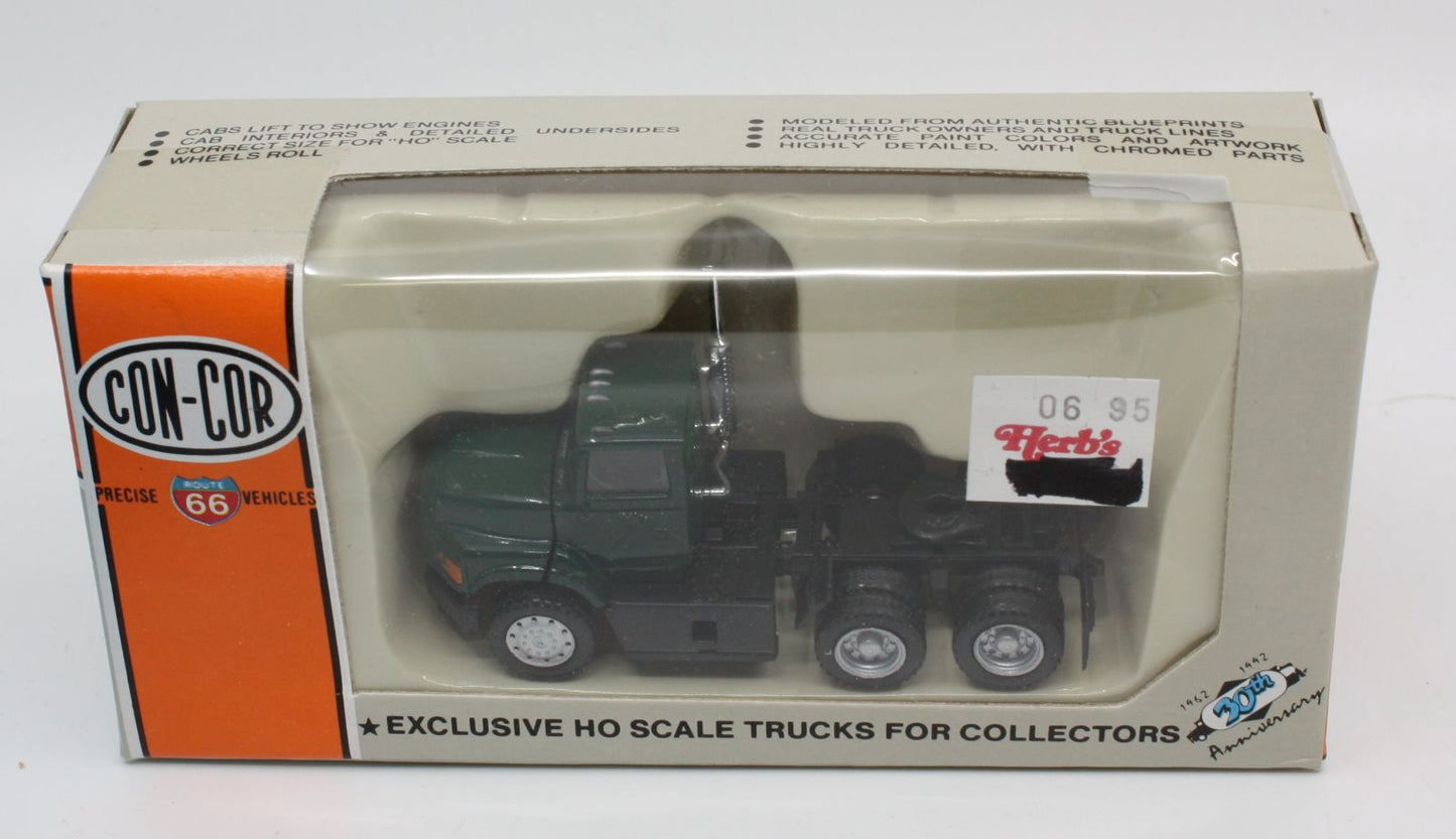 Con-Cor 0004-652000 HO Ford Aeromax Tractor Short Version