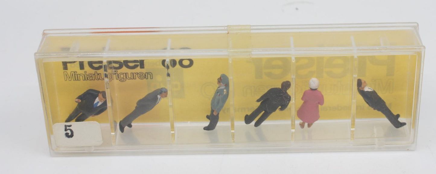 Preiser 88 HO Men in Suits & Nicely Dressed Woman Figures (Set of 6)