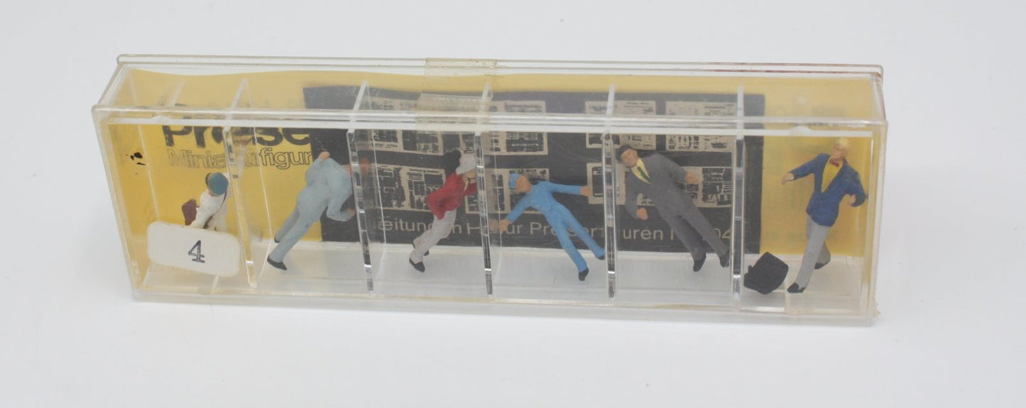 Preiser 104 HO Men Boarding a Train Figures (Set of 6)