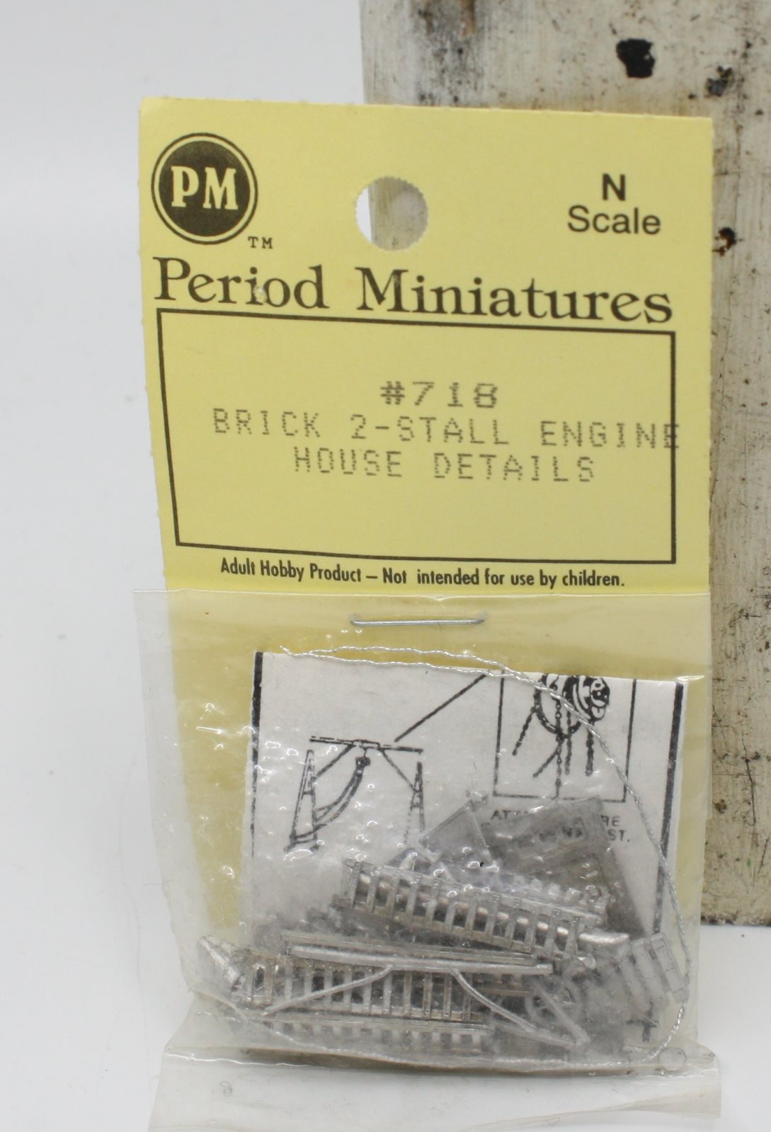 Period Miniatures 718 N Scale Brick 2-Stall Engine House Detailing