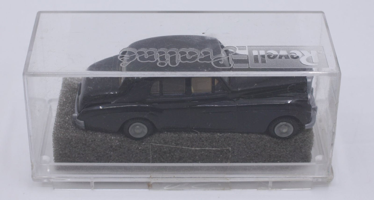 Praline 84403 HO Black Bentley Limousine