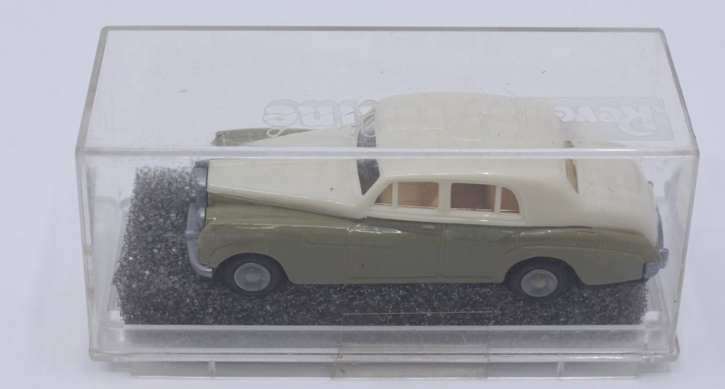 Praline 84402 HO Revell Green/Cream Bentley Series II