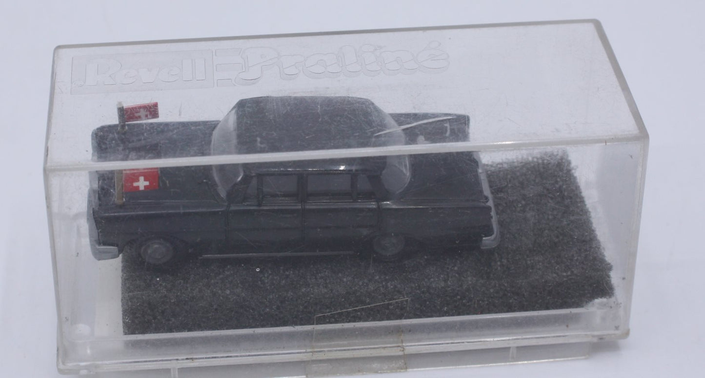 Praline 80412 HO Black 'Diolomat' Mercedes B Class 220s