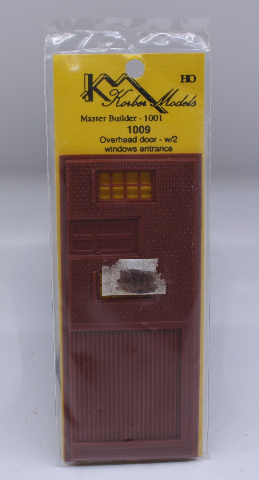 Korber 1009 HO Overhead Door with 2 Windows Entrance