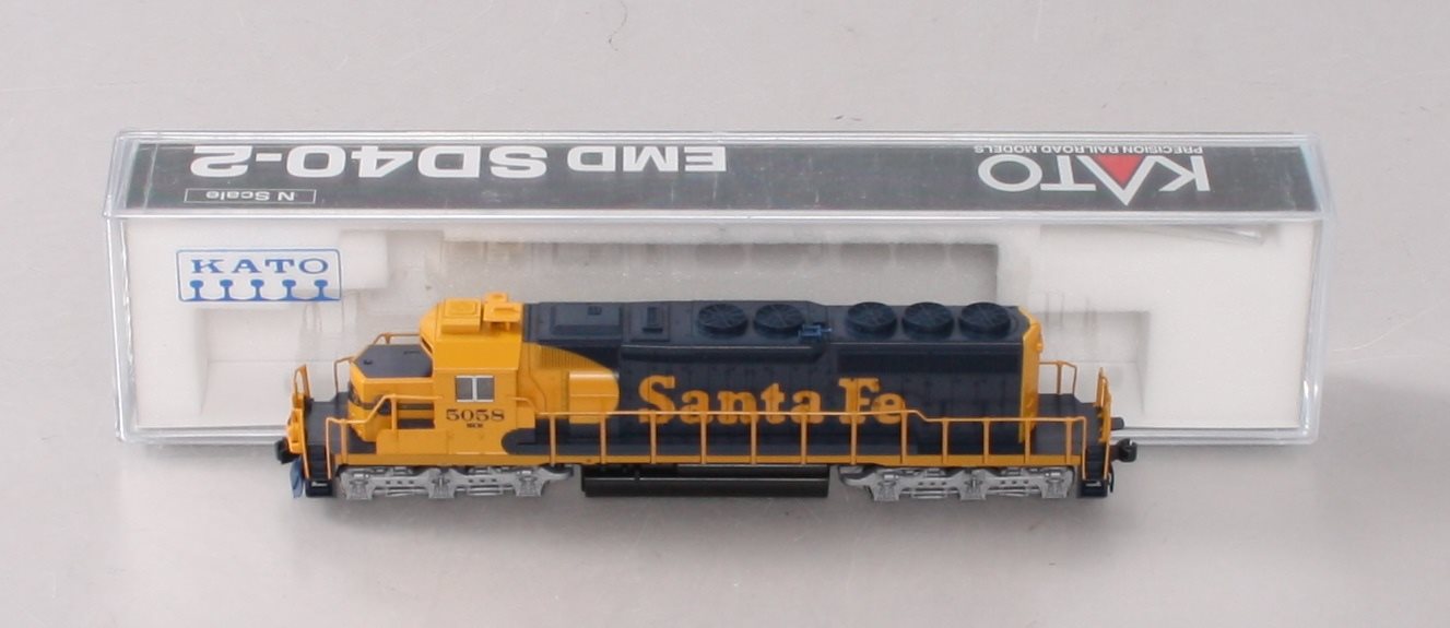 Kato 176-8201 N Santa Fe SD40-2 Diesel Locomotive #5058 – Trainz