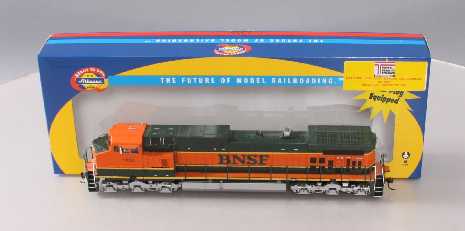 Athearn 77934 HO BNSF GE Dash 9-44CW Diesel Locomotive #1008 – Trainz