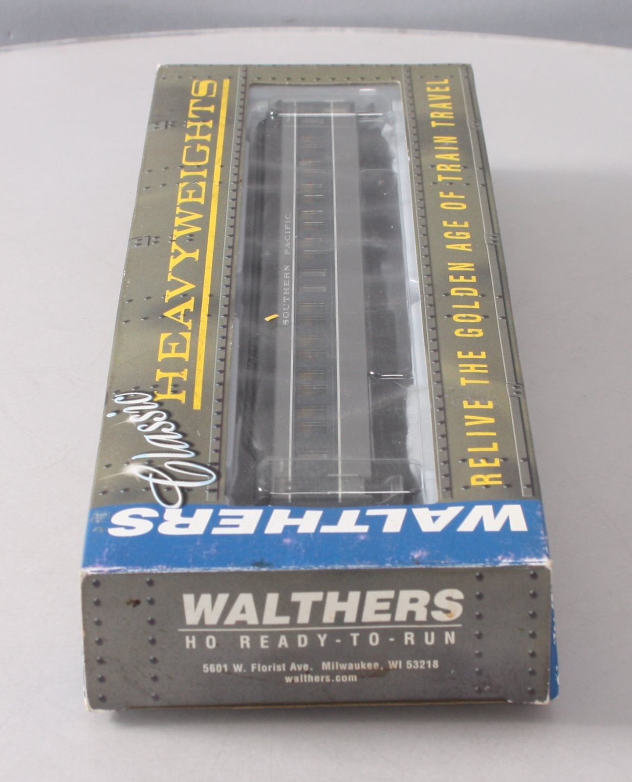 Walthers 932-10409 HO Scale Southern Pacific Heavyweight Pullman Car
