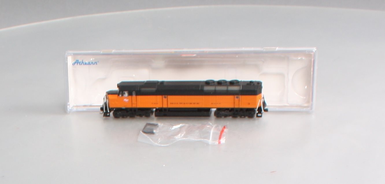 Athearn 16829 N Milwaukee Road FP45 Orange #3