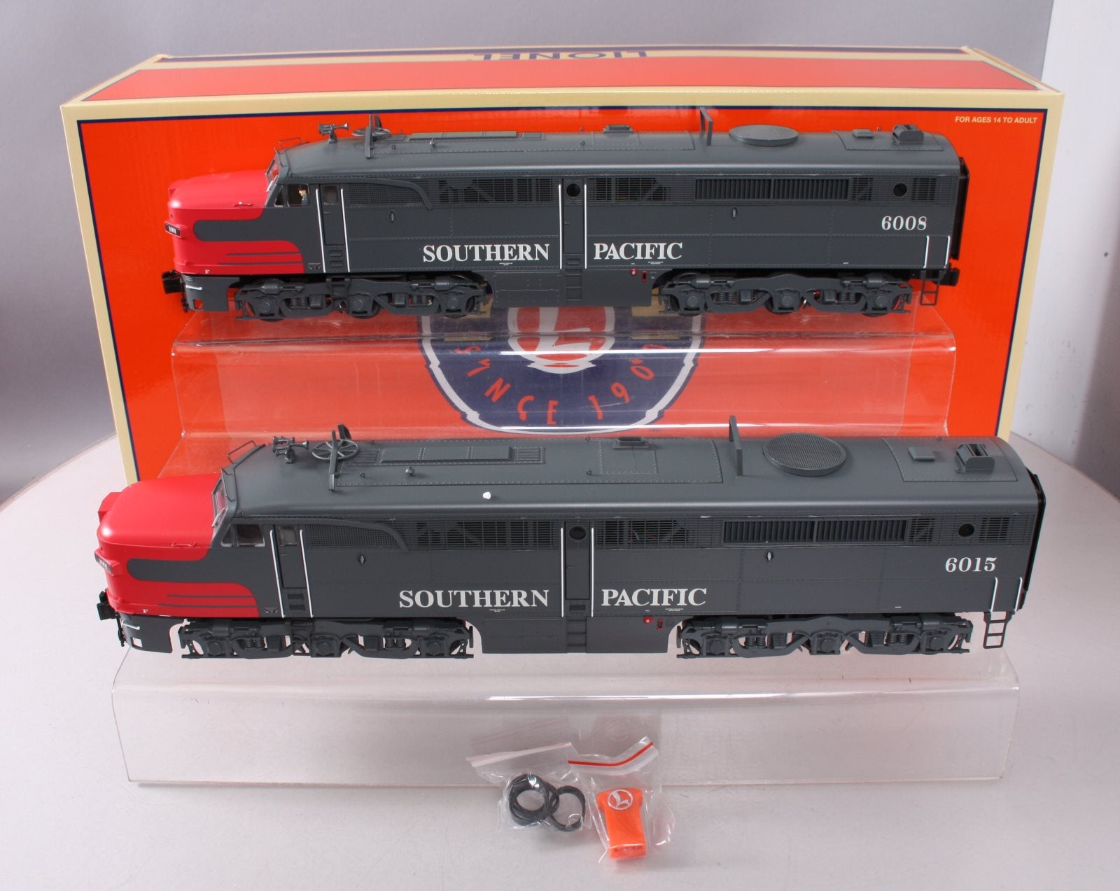 Lionel 6-82220 Southern Pacific Alco PA A-A Diesel Locomotive Set