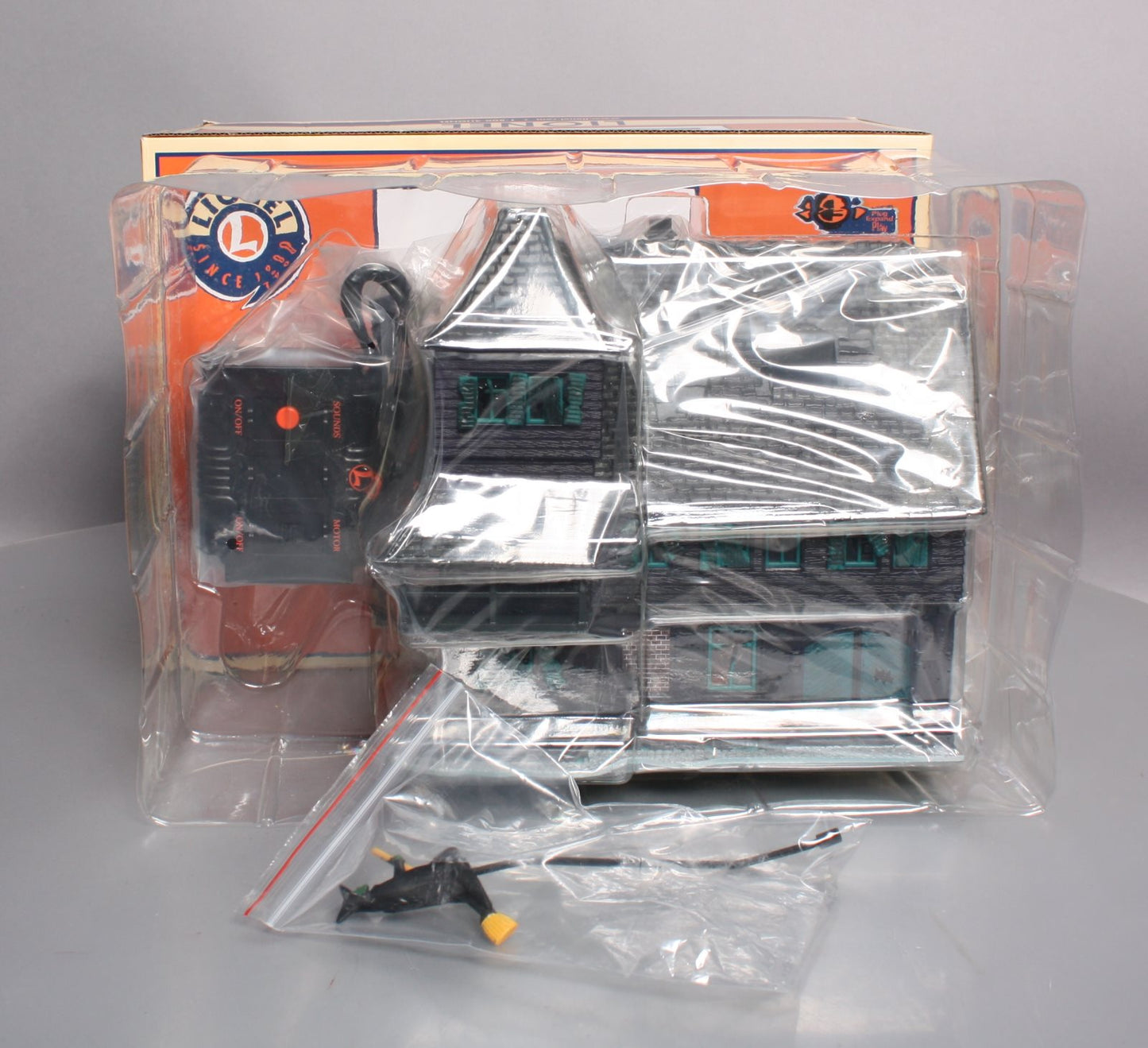 Lionel 1929170 O Plug-Expand-Play Haunted House