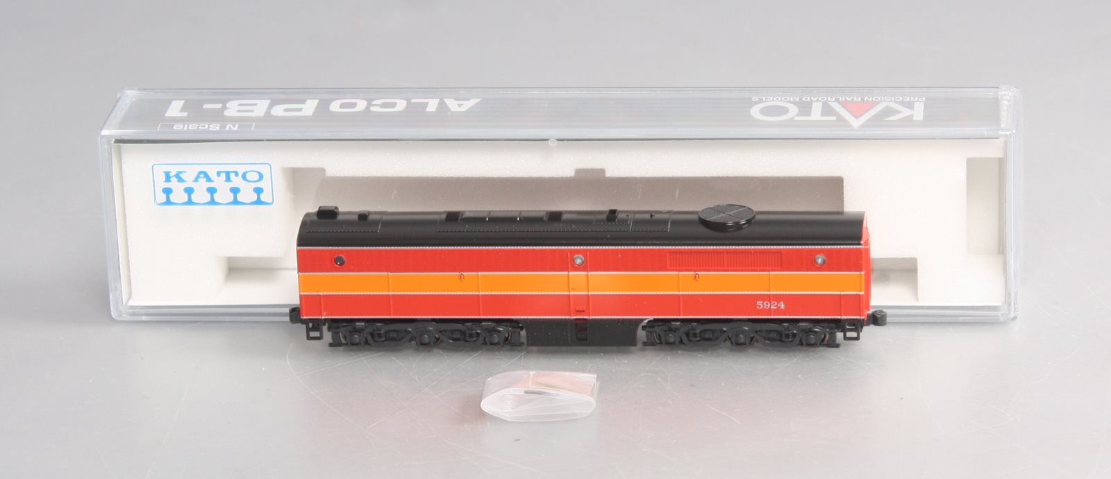 KATOPA-1+PB-1 southern pacific6056、5924 Kato 176-4112 N Scale Southern Pacific PB-1 Diesel Locomotive