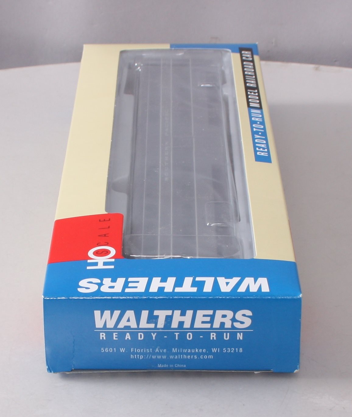 Walthers 932-5971 HO Southern Pacific PS Commuter Car