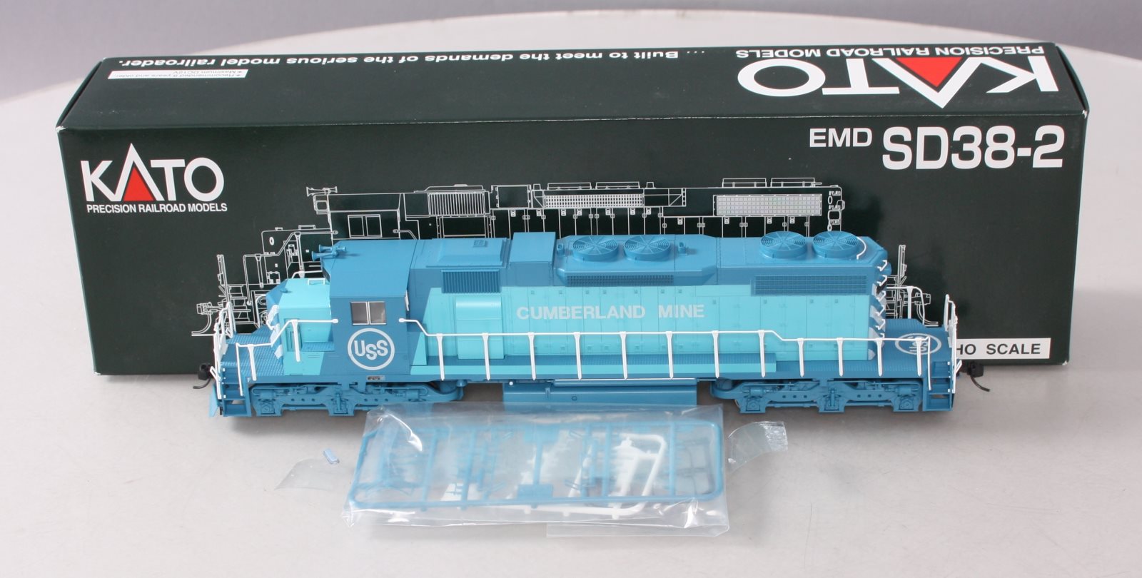 Kato 37-6491 HO U.S. Steel SD38-2 Diesel Locomotive #1 – Trainz