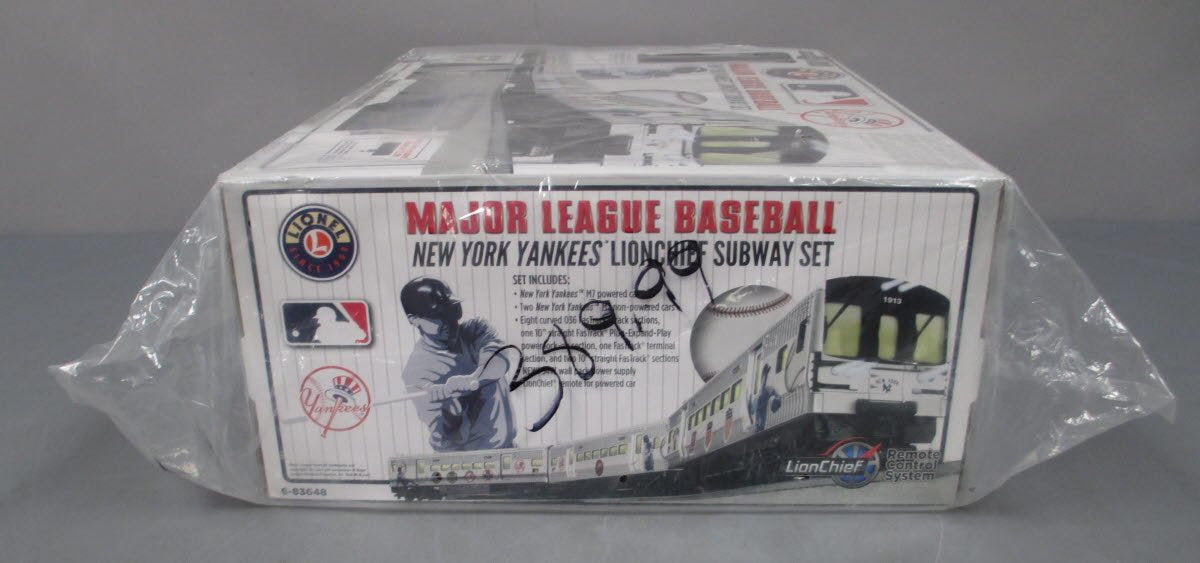 Lionel 6-83648 MLB New York Yankees LionChief O Gauge Subway Train Set