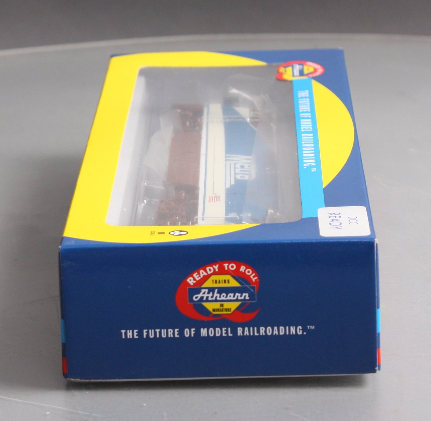Athearn 64562 HO Scale Metra F59PHI Diesel Locomotive #90